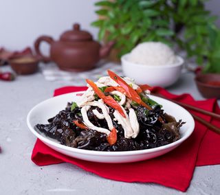 Курица с древесными грибами Муар (250г)