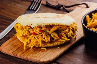 Arepa con pollo
