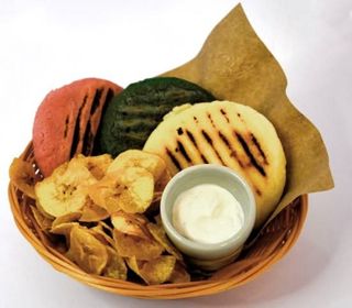 Arepa de Queijo + Chips de Banana-Pão + Bebida