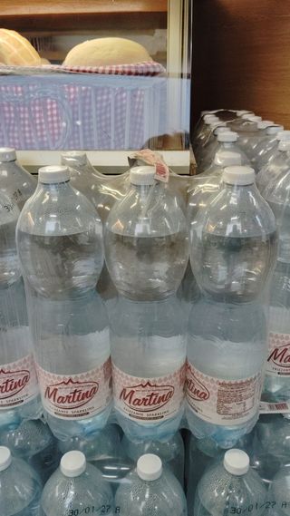 Acqua frizzante grande confezione da 6 