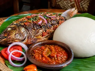 Acassa au Poisson Grillé