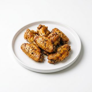 Alette di pollo al piatto