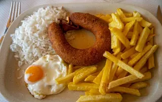 Alheira com Arroz, Batata e Ovo