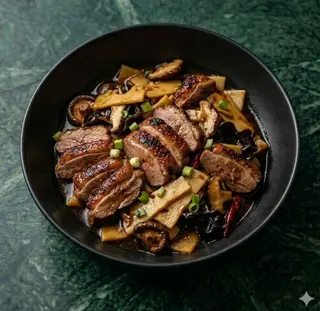 Anatra con bambù e funghi