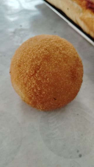 Arancino al prosciutto e mozzarella
