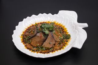 Ароматная говядина с соусом (390г)