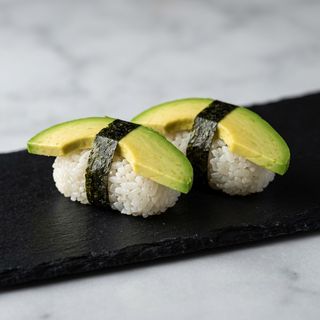 Avocado nigiri classici