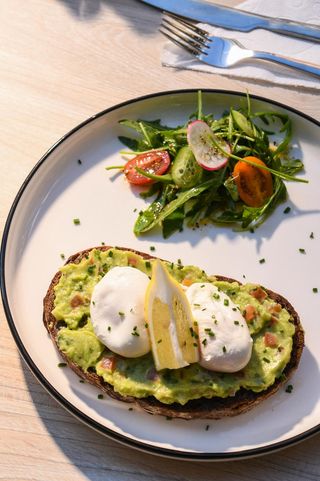 Toast À L’avocat Et Œufs