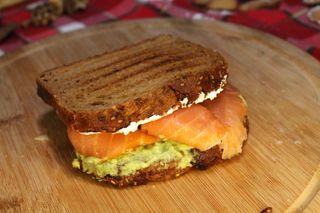 Avocado toast salmone