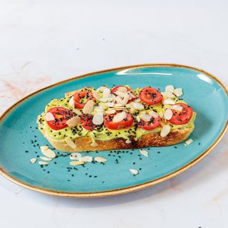 Sendvič avokado i cherry paradajz 200g