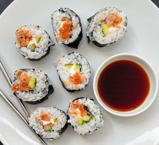 B16. Sushi Tostado com Molho