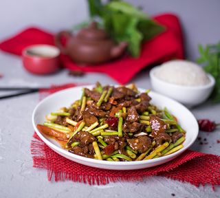 Говядина с чесночными стрелками (400г)