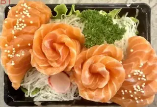 B1. Sashimi Salmão
