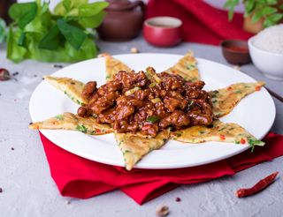Чесночная лепешка с мясной начинкой (400г)