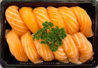 B3. Nigiri de Salmão (12 peças)