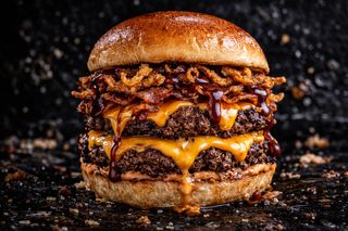 BBQ king - Single smash, cheddar, Bacon di manzo affumicato, cipolla croccante e bbq