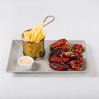 BBQ krilca i pomfrit