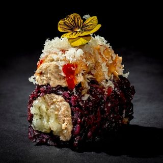 BL1. Black tuna roll