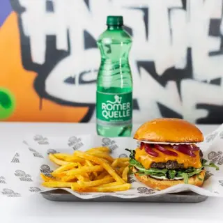 Burger Black Label, pomfrit, Romerquelle 0.50l