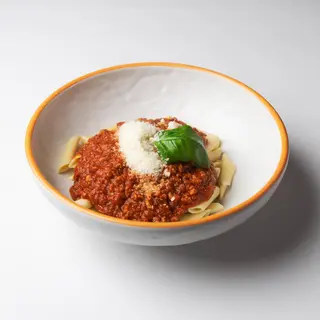 Penne/fusilli Bolognese