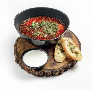 Борщ с чёрным хлебом (350г)