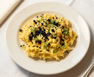 Bacalhau à Brás e Saladinha Juliana (1/2 Dose para 1 Pessoa)