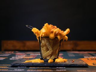 Batata com Cheddar e Cebola Frita