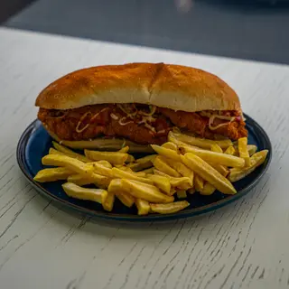 Bečka Piletina + Pomfrit