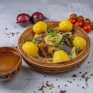 Бешбармак с кониной и казы (600г)