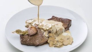 Bife com Molho à Casa