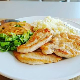 Bife de Frango c/ Arroz e Salada