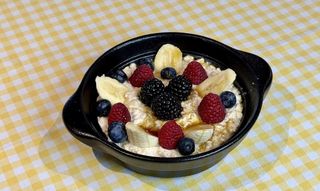  Bircher musli sa sezonskim voćem