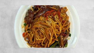 Black pepper beef chow mein