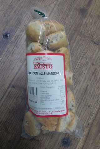 Bocconcini alle mandorle prodotto tipico Agerola