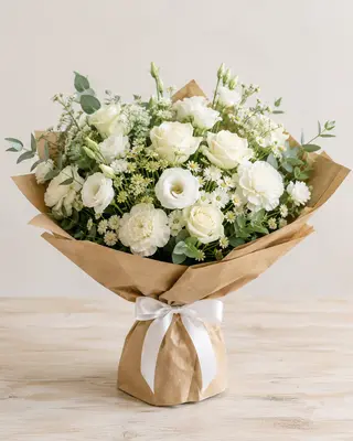 Bouquet fiori misti di stagione bianco