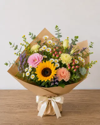 Bouquet fiori misti di stagione colorati
