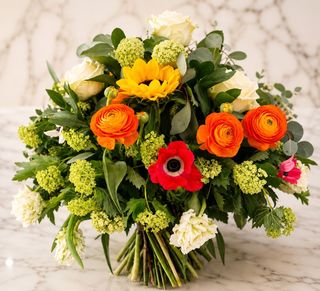 Bouquet con fiori misti medio