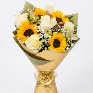 Bouquet di girasoli e rose bianche