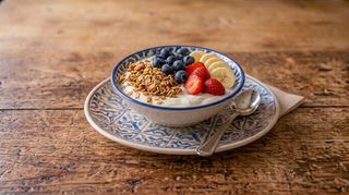 Iogurte com Fruta e Granola