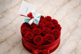 Box grande di rose rosse stabilizzate