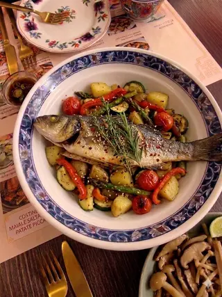 Branzino arrosto con verdure miste