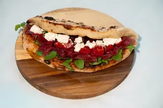 Bresaola sendvič