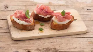 Bruschetta crudo e mozzarella 1 pezzo