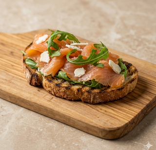 Bruschetta al salmone e rughetta