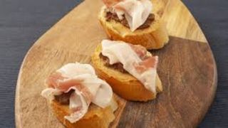Bruschettine con lardo e funghi porcini