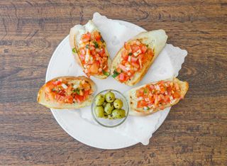 Brusketi sa cherry paradajzom