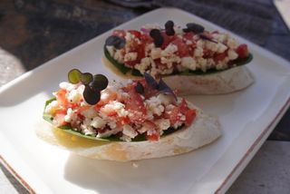 Брускетты с сыром брынза и помидорами (200г)