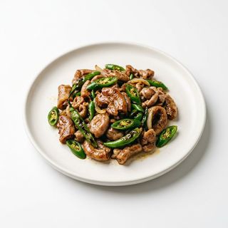Budella saltata con peperoncini verdi