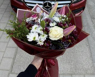 Buket mix crvenih boja