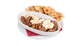 Ćevapi u krem sosu od paprike i kajmaka